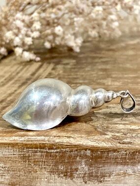 Sterling Silver 925 Shell Pendant - Shiny Sculpted Sea Shell